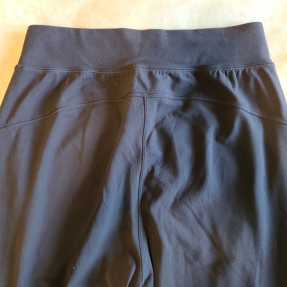 Lululemon Crop Pants - Picture 4 of 6